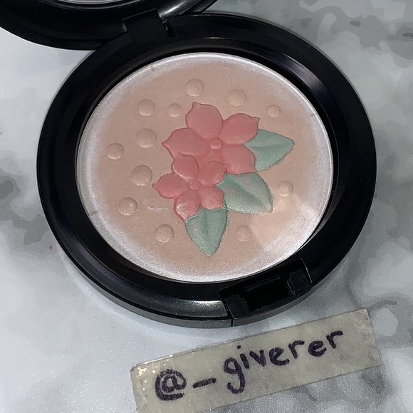 IN FOR A TREAT Pearlmatte Face Powder MAC Baking Beauties - Picture 4 of 14